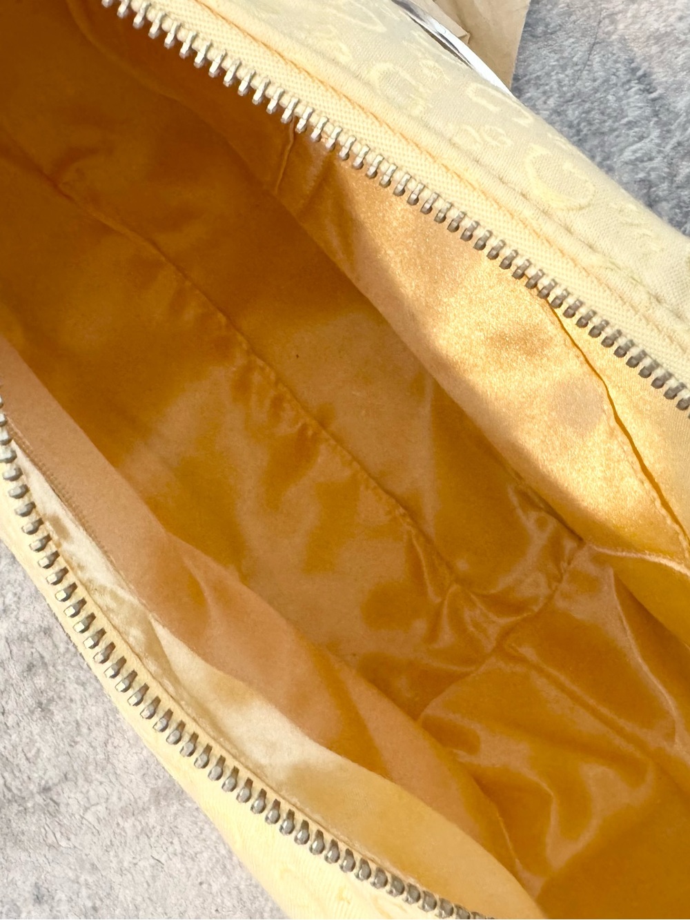Deadstock Vintage Y2K GUESS Yellow Monogram Hobo Bag NWT - Picture 12 of 15